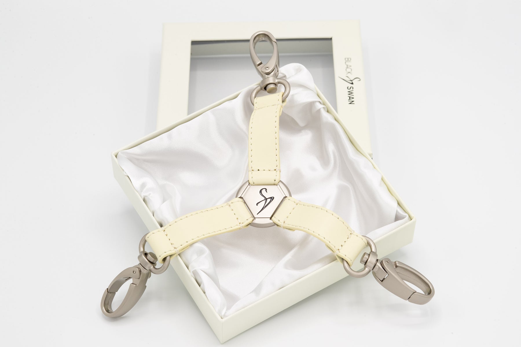 TRIANGLE HOGTIES